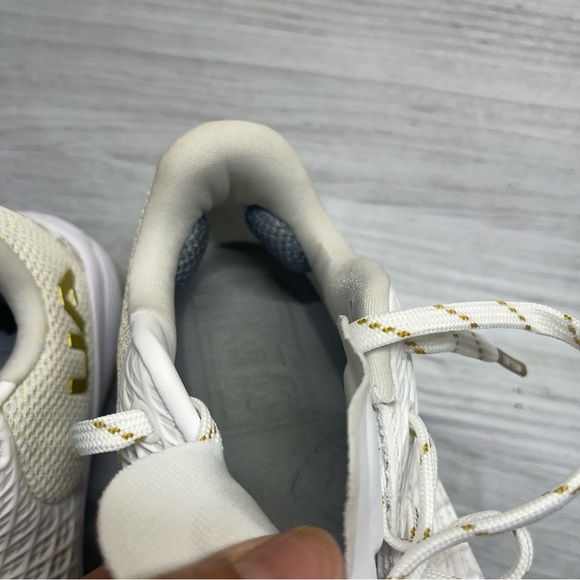 Under Armour UA Glyde 2 MT White Gold Softball Cleats Women’s size 7 - Picture 14 of 15